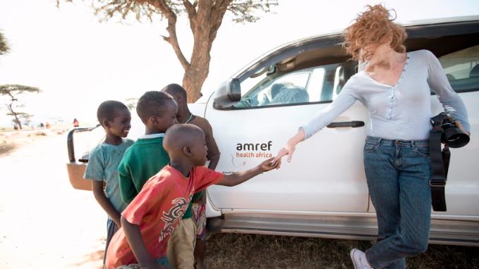 Fiorella Mannoia fotografa d’eccezione per le donne d’Africa AMREF