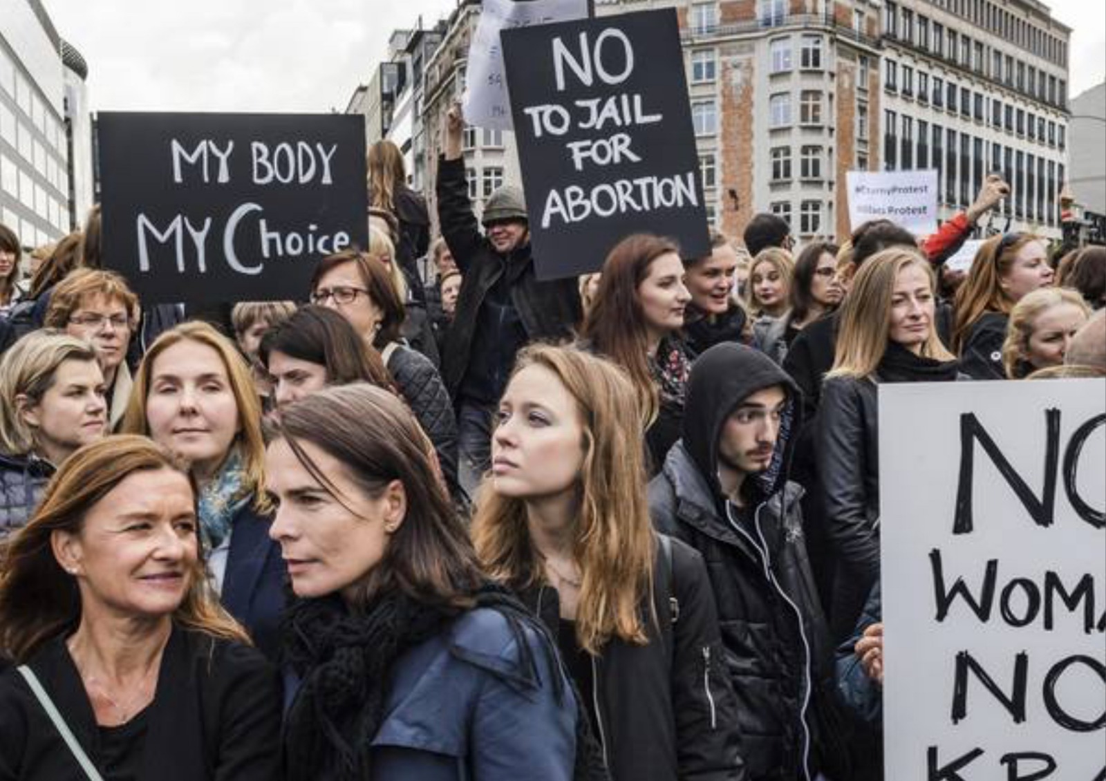 Manifestazione di donne in Polonia per il diritto all'aborto