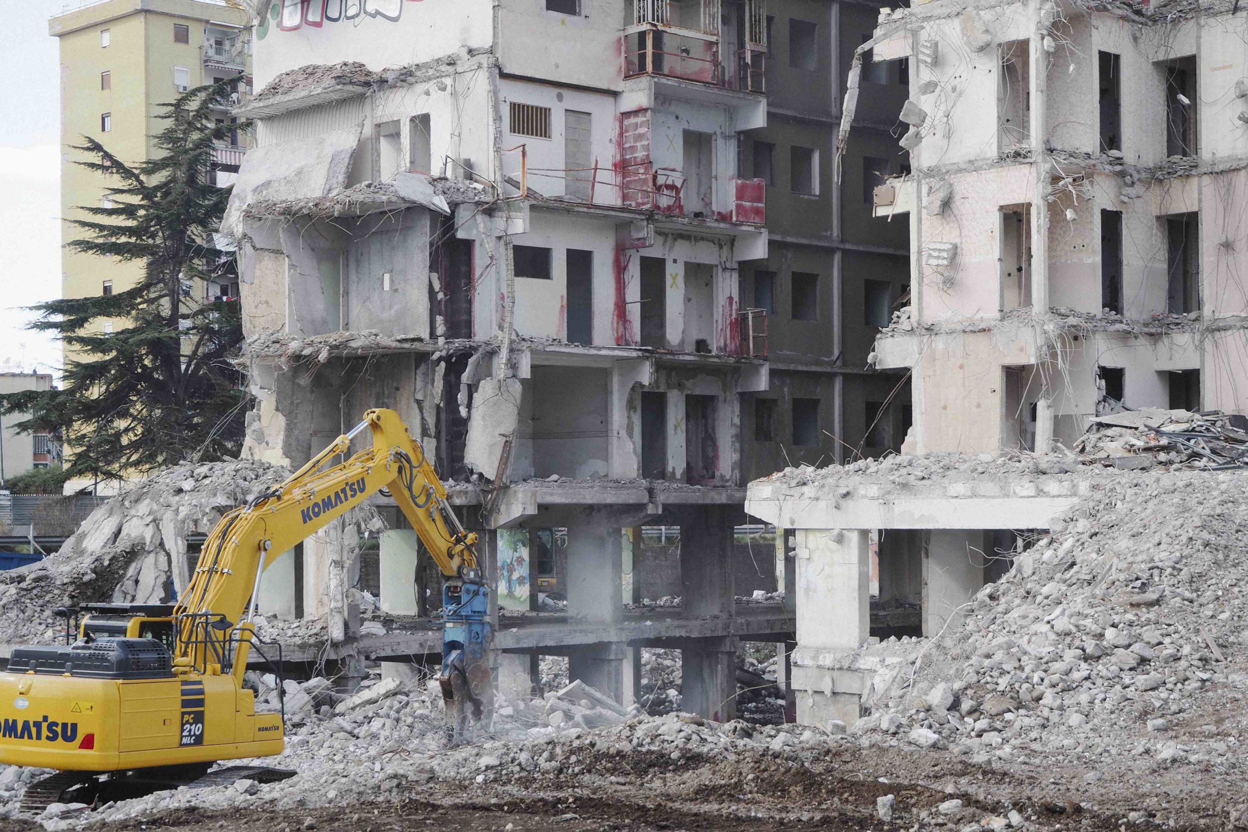 Cantiere per l'abbattimento della vela Verde