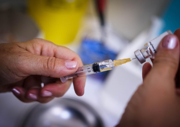 Corsa mondiale al vaccino, in Italia aperte due strade
