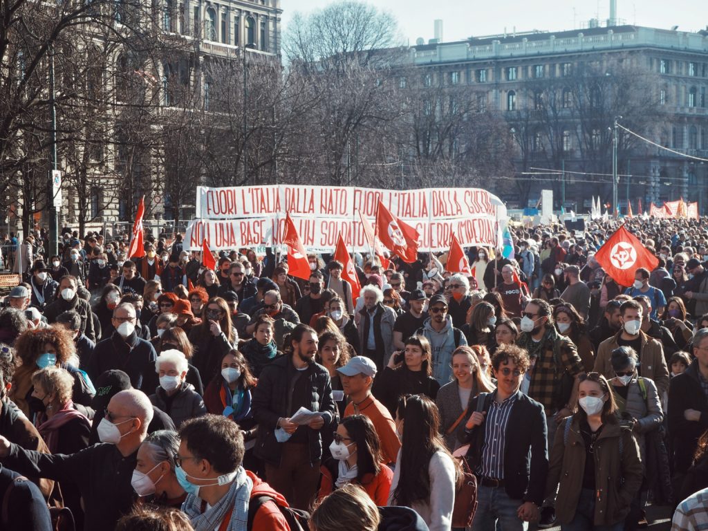 Manifestazioni contro l'invasione russa, gli italiani scendono in piazza