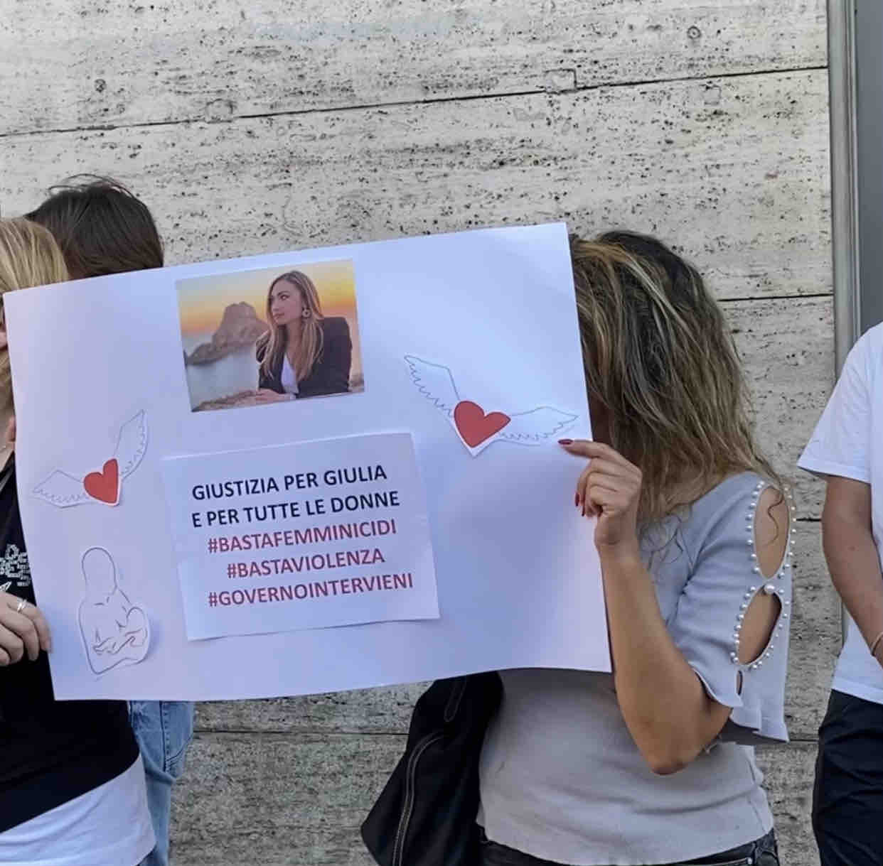 Fiaccolata a Roma per Giulia Tramontano