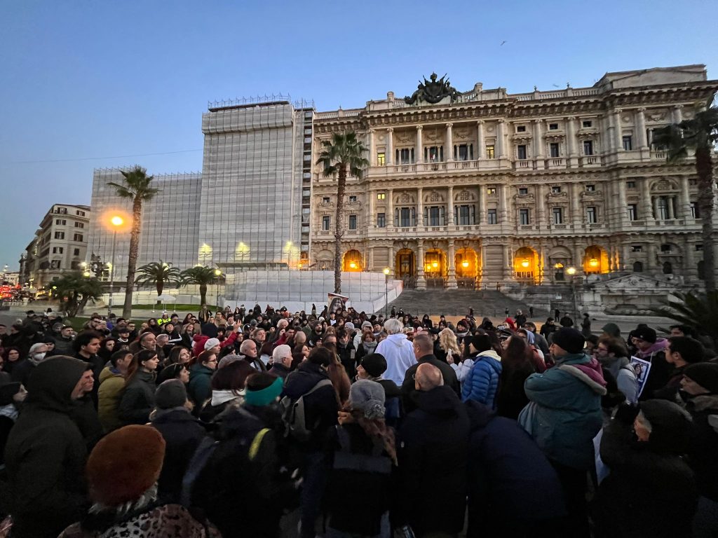 In piazza per Emanuela Orlandi: «Ci sono passi avanti»