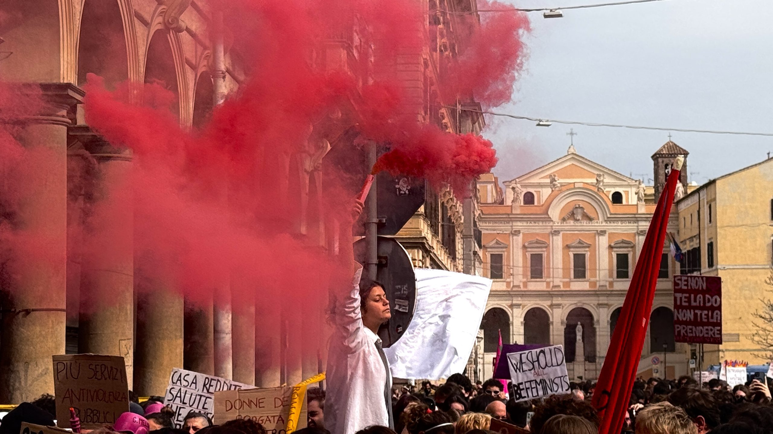 la marea ventimila donne
