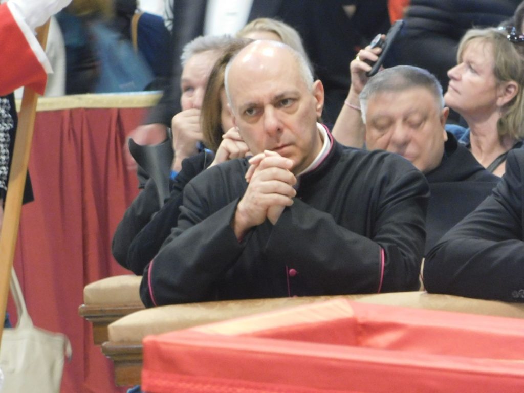 Il silenzio della piazza