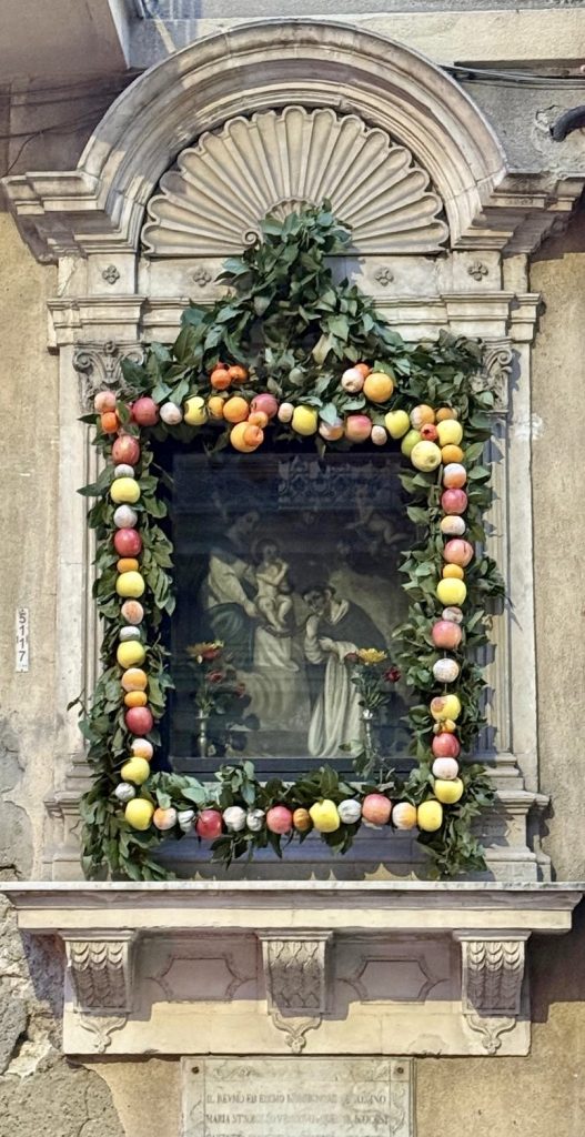 Profumi di arancia e canti antichi: le Novene siciliane
