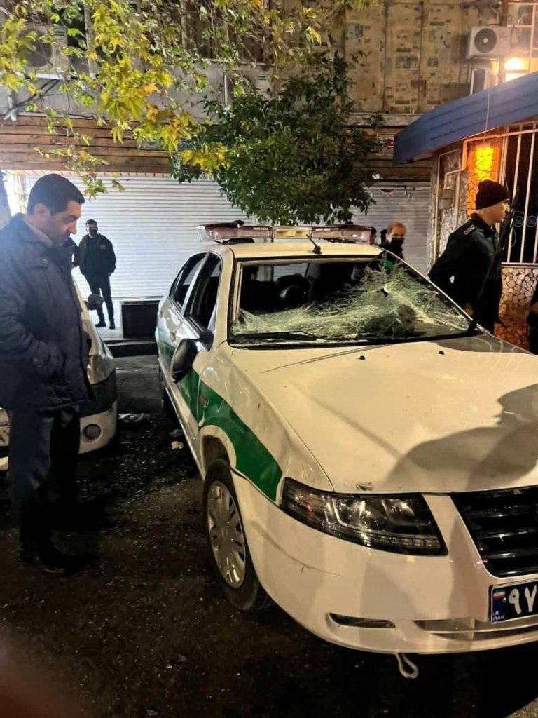 Teheran si ribella: le immagini