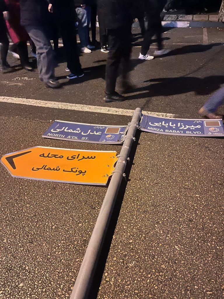 Teheran si ribella: le immagini