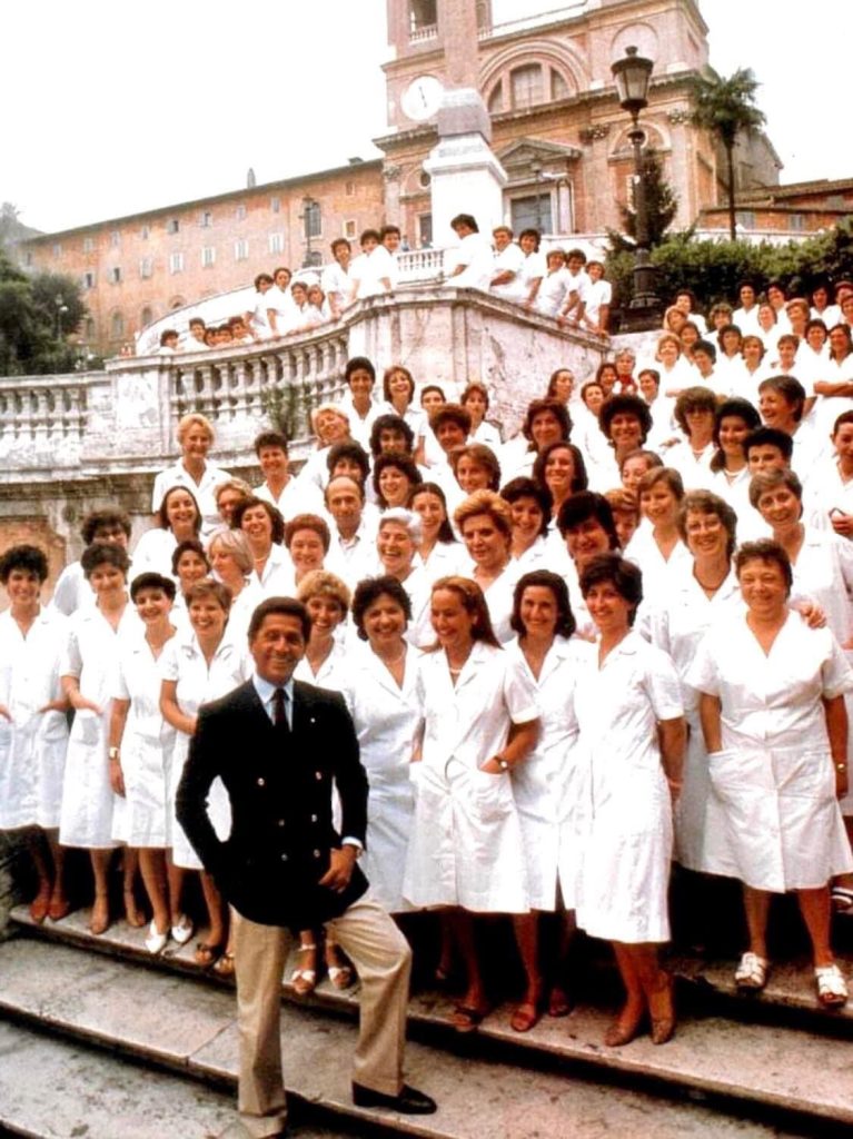 «Ci chiamava le sue ragazze»: l'omaggio delle sarte a Valentino