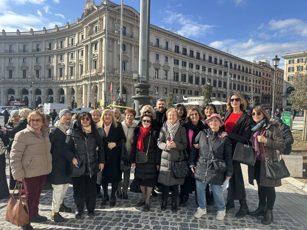 «Ci chiamava le sue ragazze»: l'omaggio delle sarte a Valentino