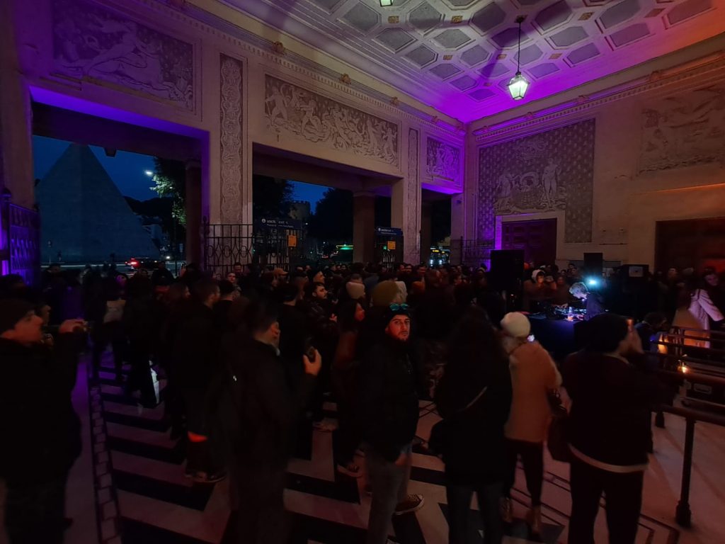 Il primo gennaio alla stazione di Roma Porta San Paolo