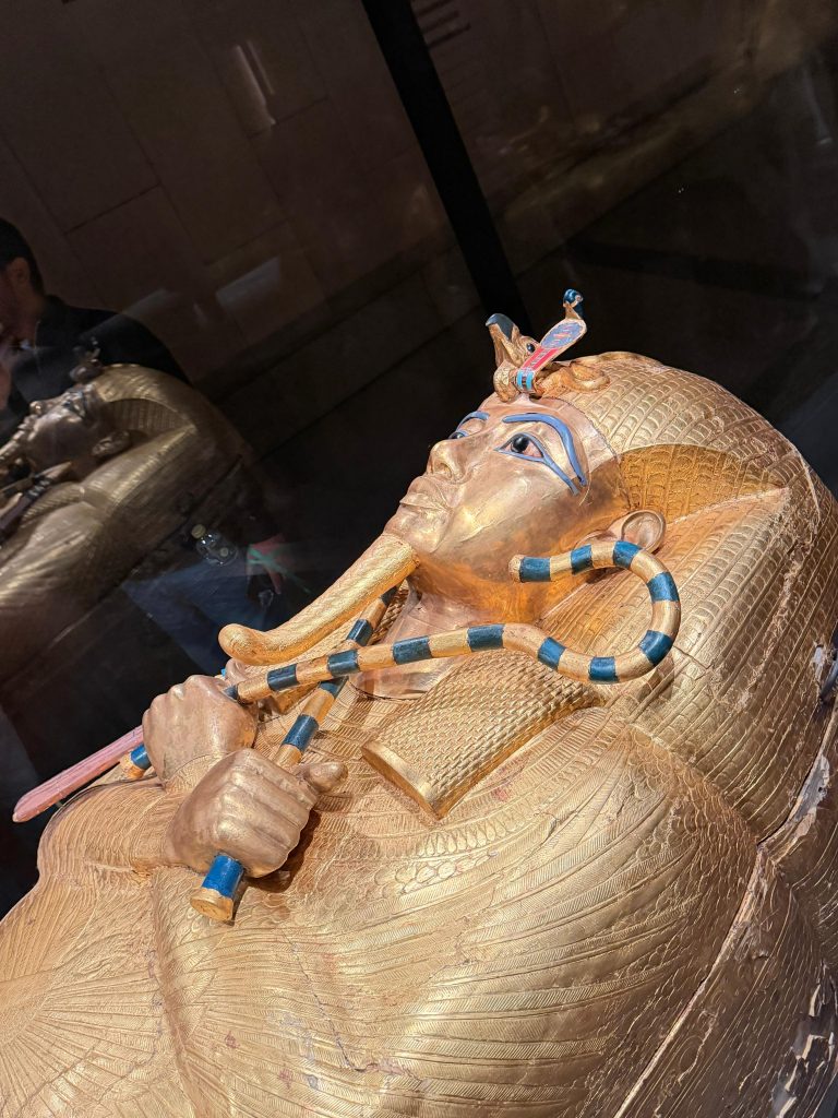 «È tempo di restituire», Zahi Hawass chiede il rimpatrio dei manufatti dell’Antico Egitto