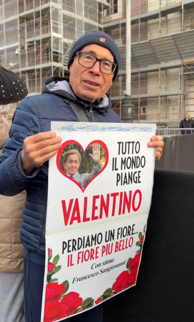 «Ci chiamava le sue ragazze»: l'omaggio delle sarte a Valentino