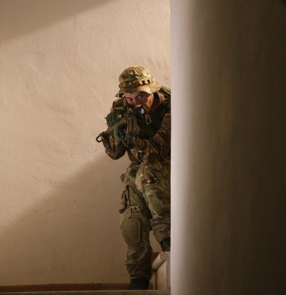 Danno Collaterale, il conflitto raccontato da uno smartphone