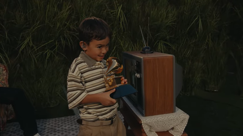 «Insieme, siamo America» <br> Bad Bunny sfida Trump