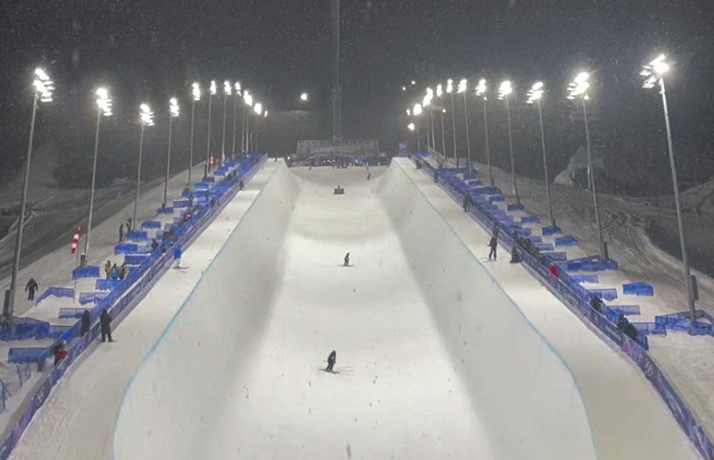 Those madmen who fly on ice