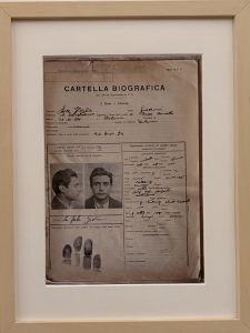 Cartella biografica di uno degli arrusi confinati a San Domino